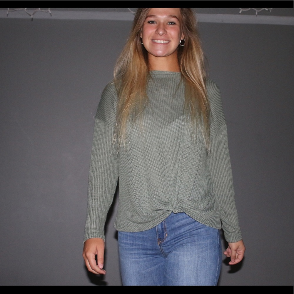 Causal light weight sweater